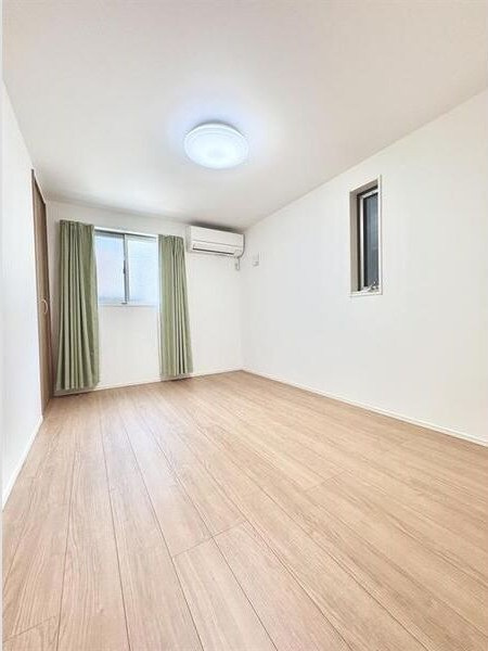 栄生２丁目戸建の居間・リビング