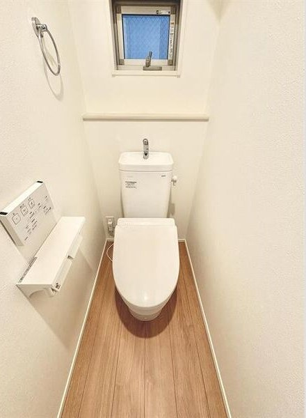栄生２丁目戸建のトイレ