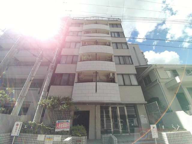 ロイヤル六甲駅前の外観