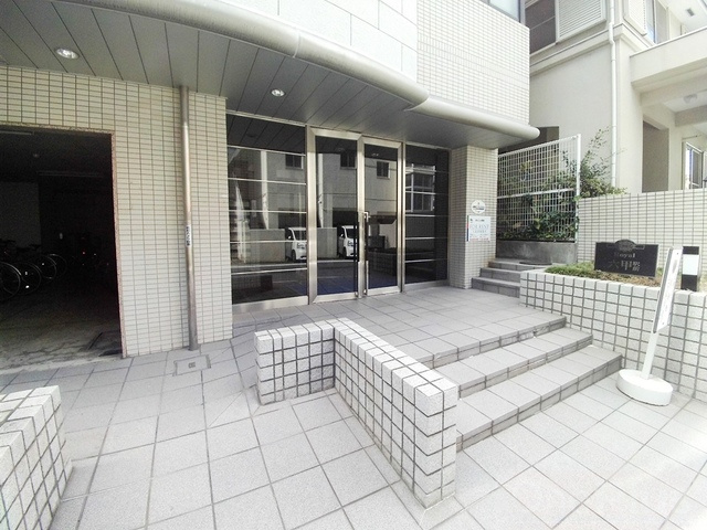 ロイヤル六甲駅前のエントランス