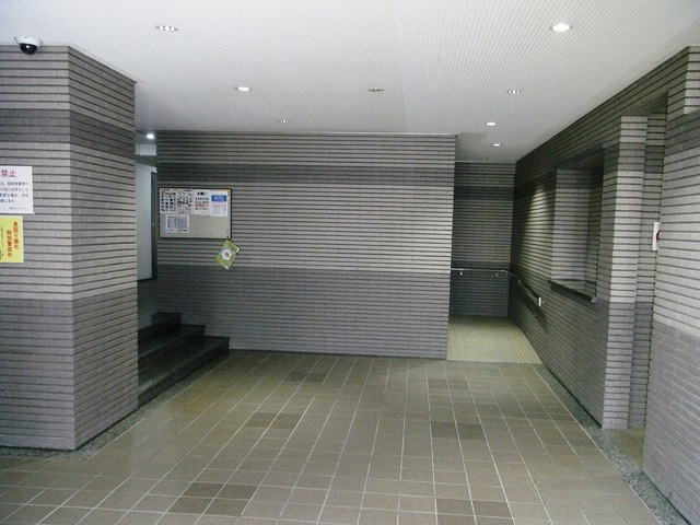 アージュ・リベルテ本山のエントランス
