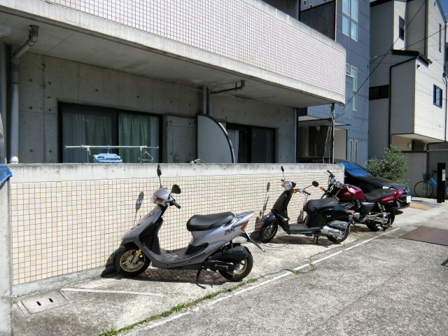 サンイーストパレスの駐車場
