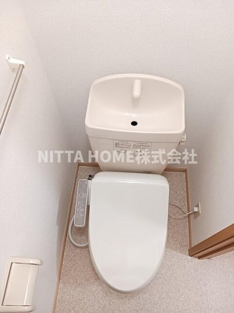 ベルロードBのトイレ|清潔感のある温水洗浄付きトイレです♪