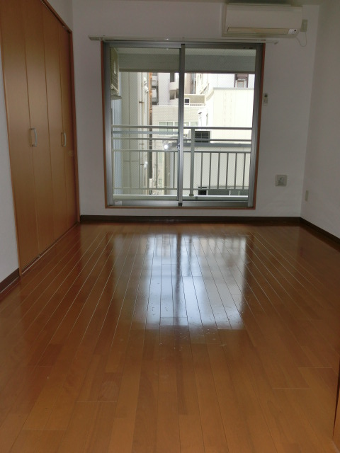 大阪市中央区船越町２丁目の賃貸マンションの居間・リビング