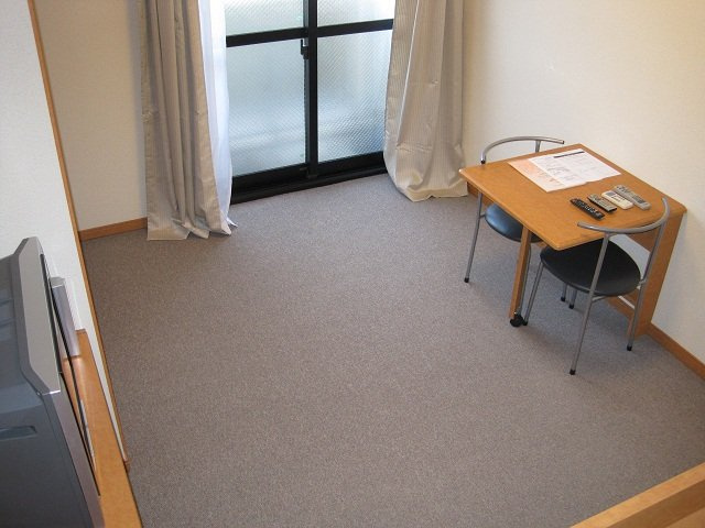 レオパレスＳＯＬＵＴＩＯＮＳⅡの居間・リビング|こちらの居間で趣味の時間をお楽しみください