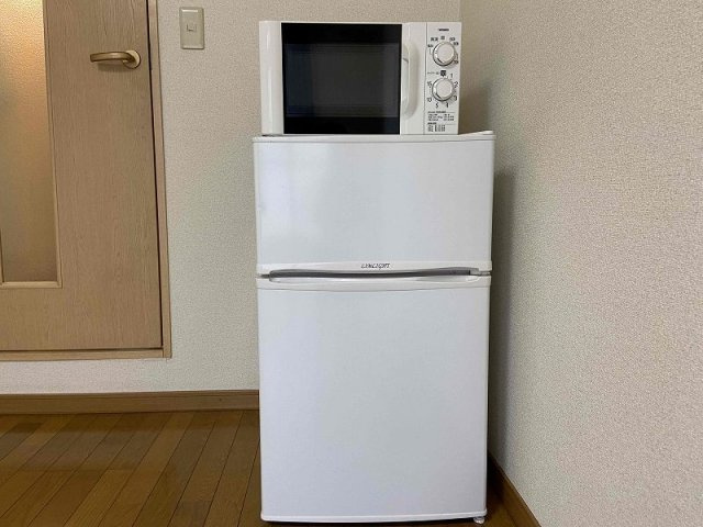 レオパレスラポールのその他|※同タイプ部屋の写真となります（冷蔵庫・レンジ）