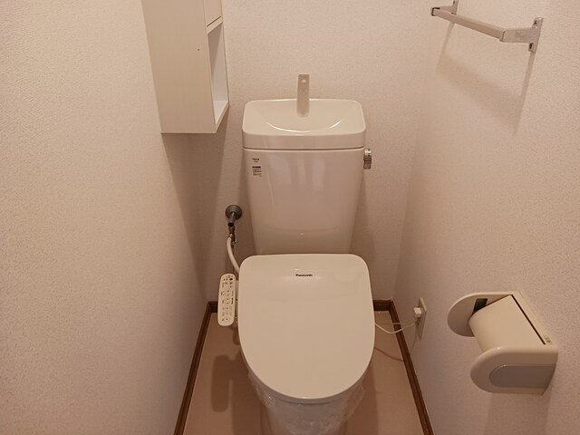 エステル　Ｂのトイレ|落ち着いた色調のトイレです