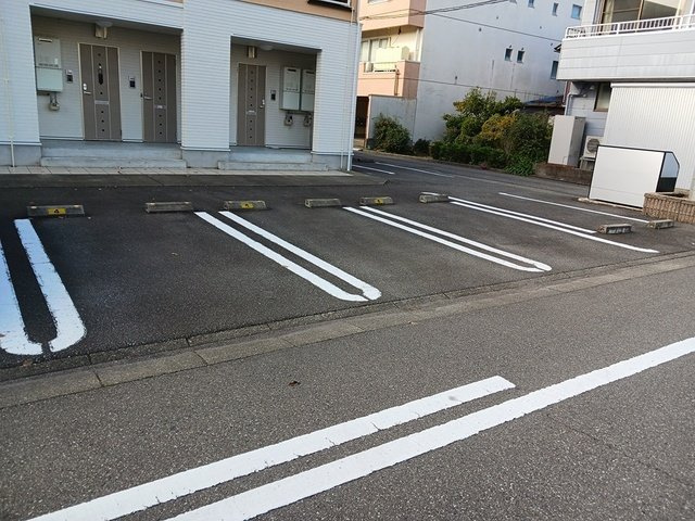マ－ベラス・ウィングの駐車場|駐車場に車を止められます