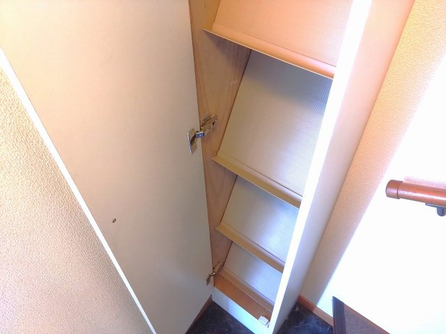 レオパレス睡蓮の玄関|ゆったりとした玄関です