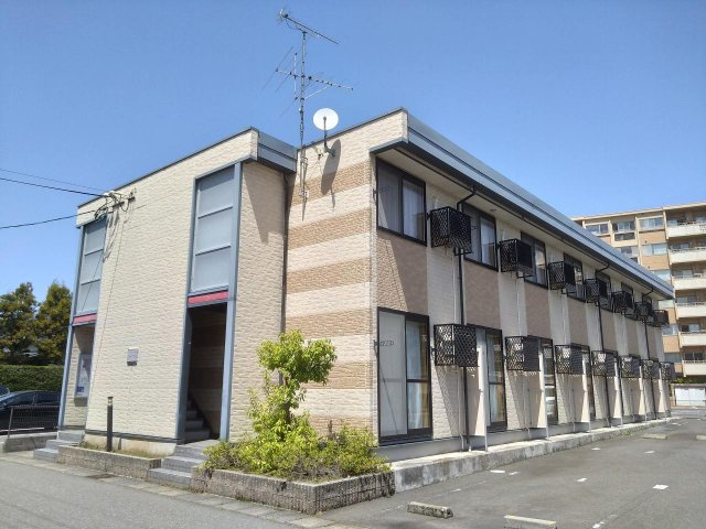 レオパレスエルグレースの外観|おしゃれな外観です