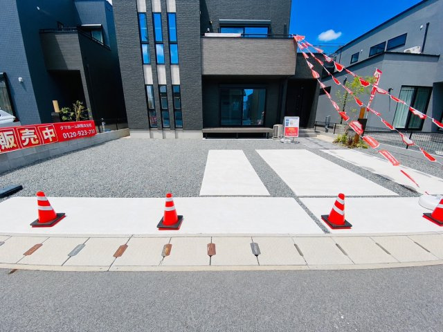 タマタウン野田／南区野田2丁目／3号棟の前面道路含む現地写真