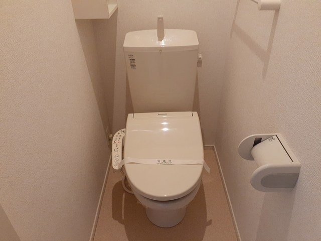 ヴィラ　メリオールのトイレ|落ち着いた色調のトイレです