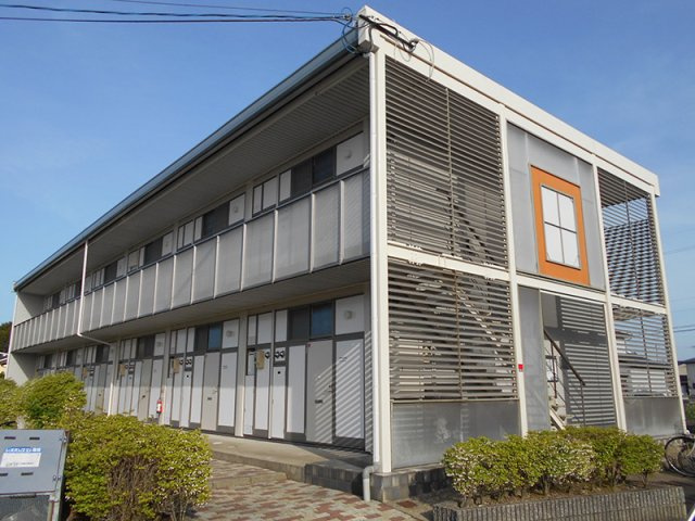 レオパレス杉本の外観|落ち着いた雰囲気の外観です