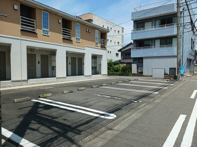 マ－ベラス・ウィングの駐車場|駐車場があるので、車を買う予定の方も安心です