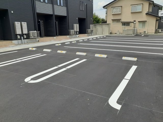 ＧＲＡＮＤ　ＦＩＥＬＤ　Ｂの駐車場|駐車場に車を止められます