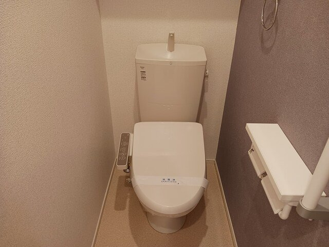 レ・セーナ　東森田のトイレ|落ち着いた色調のトイレです