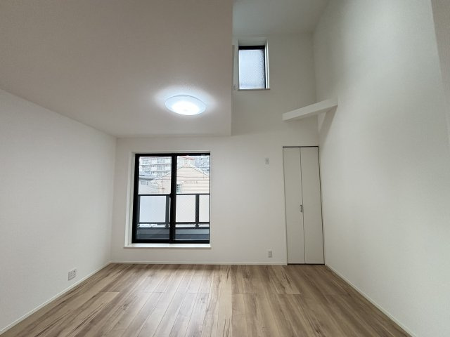 MELDIA北区山田41104③｜名古屋市の戸建ならホームアップの居間・リビング|吹抜のあるリビング