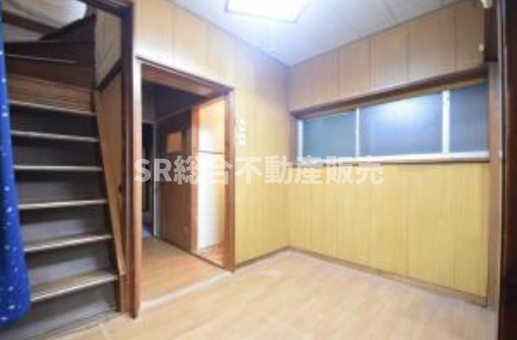 若江本町1丁目中古テラスハウスのキッチン|ダイニングキッチンの隣には独立洗面台もございます！