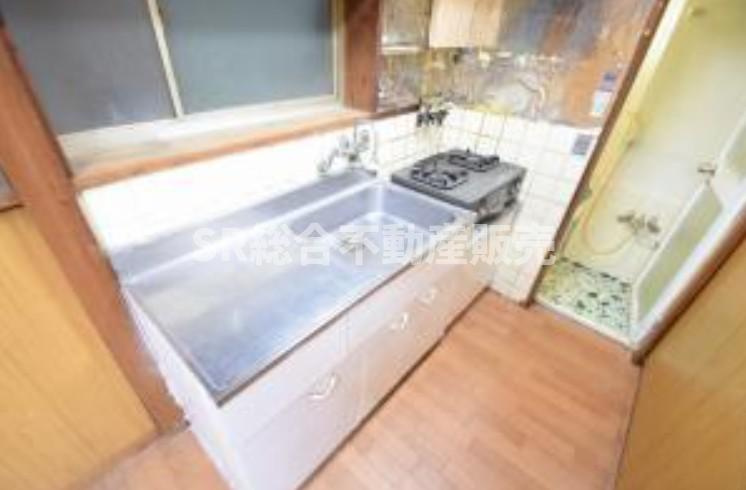 若江本町1丁目中古テラスハウスのキッチン|窓付きの明るいキッチンスペースです！