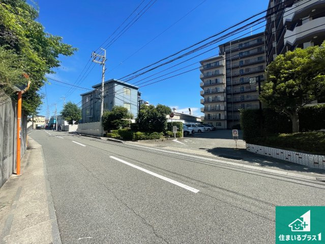 カルム西伊丹の外観|車通りの少ない前面道路！