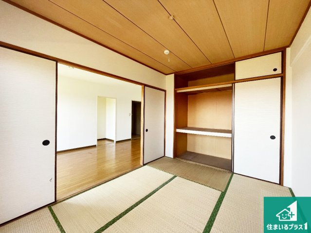 カルム西伊丹の和室|一室あると便利な和室は客間としてだけでなく、小さなお子様のプレイルームや食後のくつろぎスペースとしてもご利用いただけます。収納もついていますので大活躍間違いなし！