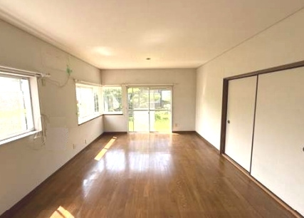 茂原市緑ヶ丘3　中古戸建の居間・リビング|内装リフォーム令和8年7月  都市ガス上下水  スーパーせんどう徒歩約7分 カーポート1台