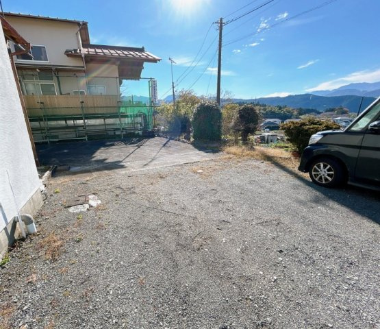 中古戸建　富士宮市羽鮒　土地382.09㎡ (115.58坪) 　の駐車場