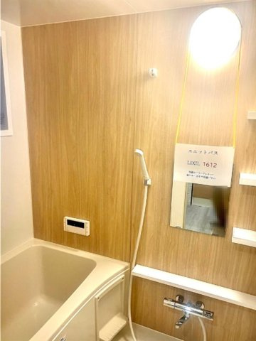 小松南町2丁目の浴室|2026年4月　ユニットバス新調
窓のある浴室は、換気ができ明るいです