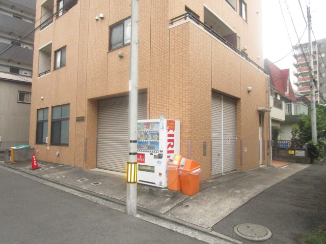 横浜市南区日枝町１丁目の倉庫