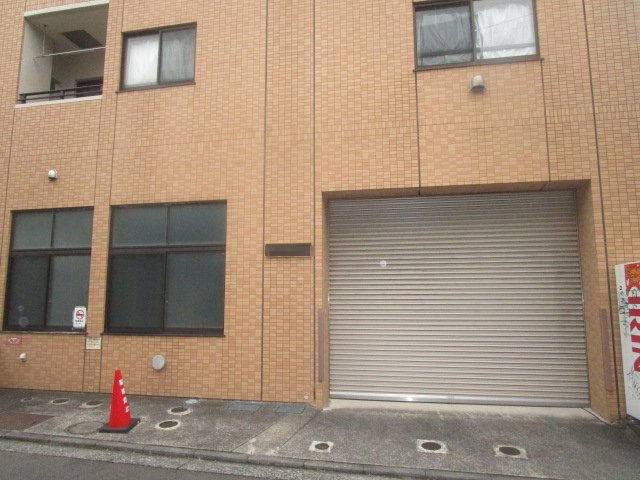 横浜市南区日枝町１丁目の倉庫