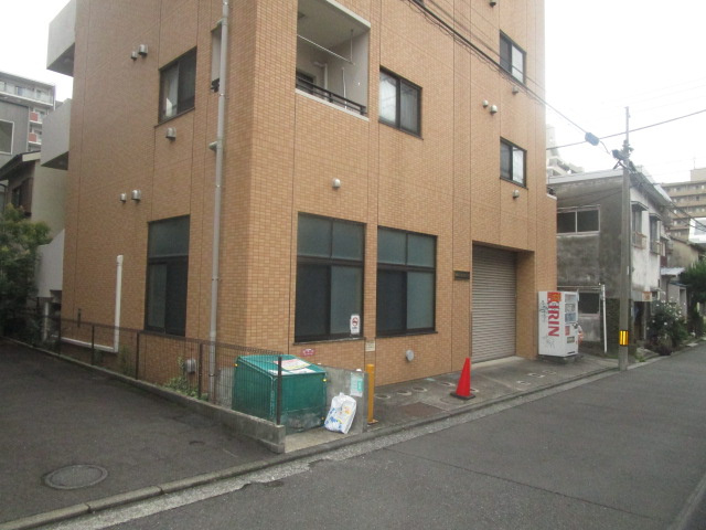 横浜市南区日枝町１丁目の倉庫