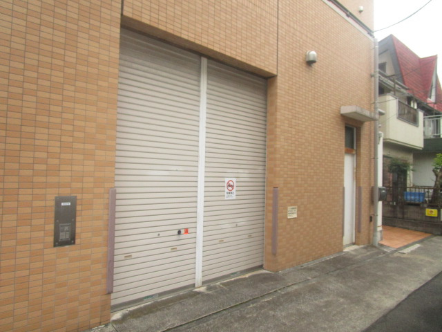 横浜市南区日枝町１丁目の倉庫