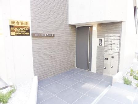THE HERON Sのエントランス