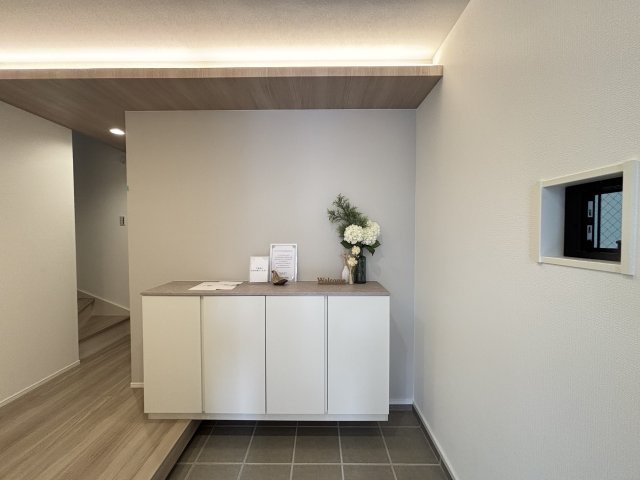MELDIA北区山田41104③｜名古屋市の戸建ならホームアップの玄関|大容量のシューズボックスで、散らかりがちな玄関もスッキリ。
