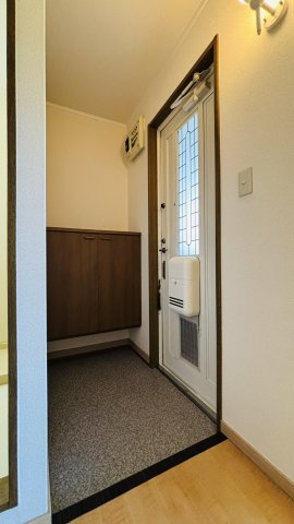 筑紫野市原田５丁目のアパートの玄関