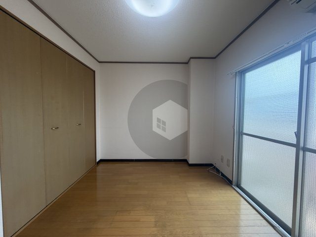 ミドービルの洋室