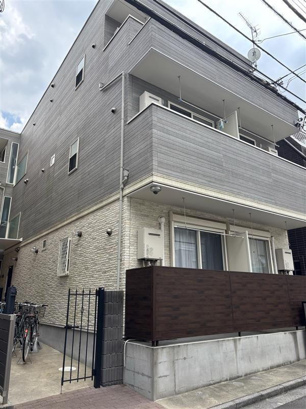 三鷹市新川６丁目のアパートの外観