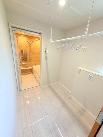 ミサワホームタウンさくら小西1号棟の脱衣所|脱衣所と洗面所が分かれています。
