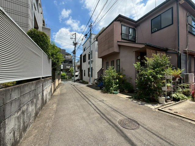 渋谷区西原２丁目の売地の前面道路含む現地写真