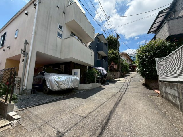 渋谷区西原２丁目の売地の前面道路含む現地写真