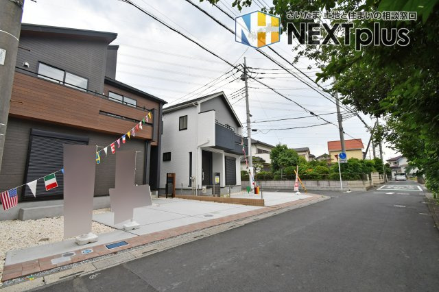 桶川市坂田　全２棟　２号棟の前面道路含む現地写真