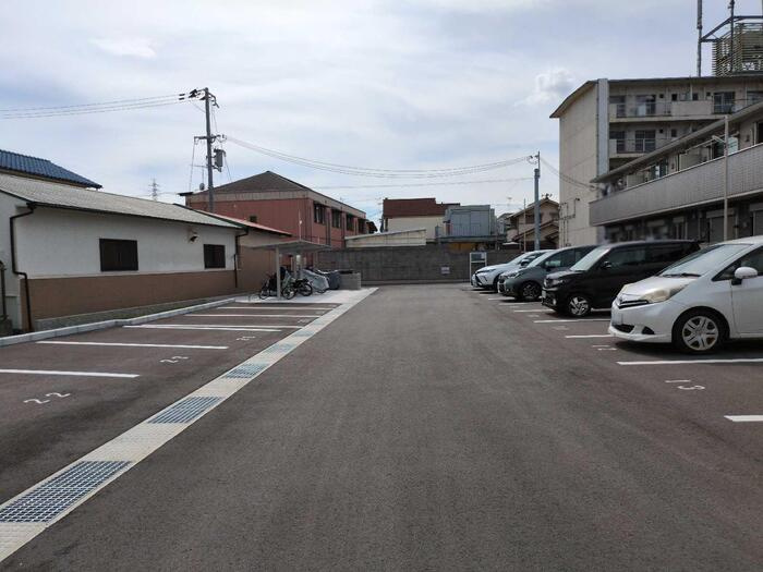 メゾン　ベルハープの駐車場