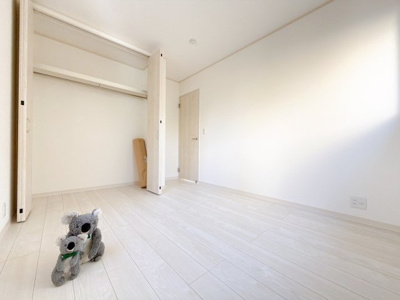 【洋室】 | 伊勢崎市波志江町　平屋　新築住宅 | 広さはお子様の勉強部屋にも適した広さ！
勉強机や本棚などの家具を置いてもフリースペースも確保することができます。