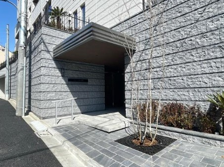 アローマ王子本町のエントランス