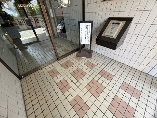 美室とはこのコト！！２階でも３面角部屋な上、陽当りも風通りも最高！！ゆいレールも利用できるアフターサービスも付いた、もうコレでしょ！的な、『ライオンズマンション松山』リノベーション