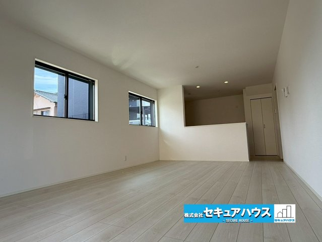 【同施工物件ご案内可能】名古屋市南区白雲町　全2棟の居間・リビング|【LDKイメージ】
◆日当たりが良く温かい広々リビングは家族の団らんスペースになります。