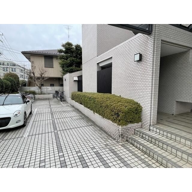 リュゼ桜上水のエントランス