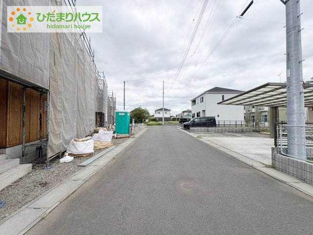 常陸大宮市泉第6　新築戸建　3号棟の前面道路含む現地写真|周辺は緑も多く、スーパーやドラックストアも近い為、住環境良好です♪