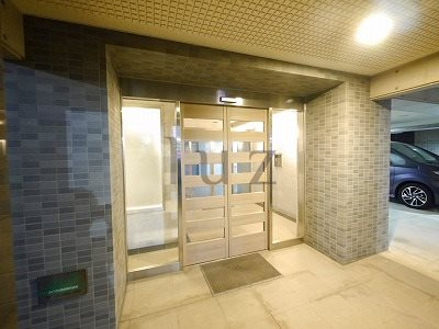 アルトベルク横浜のエントランス