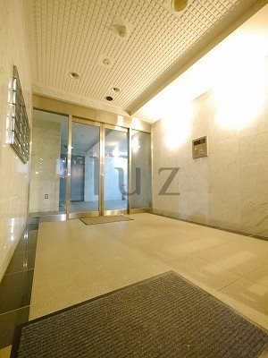 アルトベルク横浜のエントランス